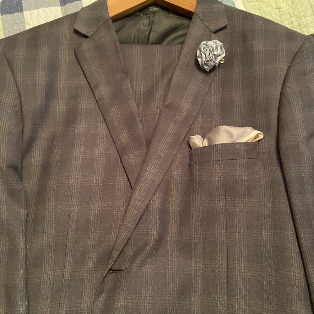 Perry Ellis suit
